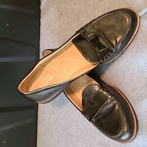 EUC Life Stride Loafers size 11 womens